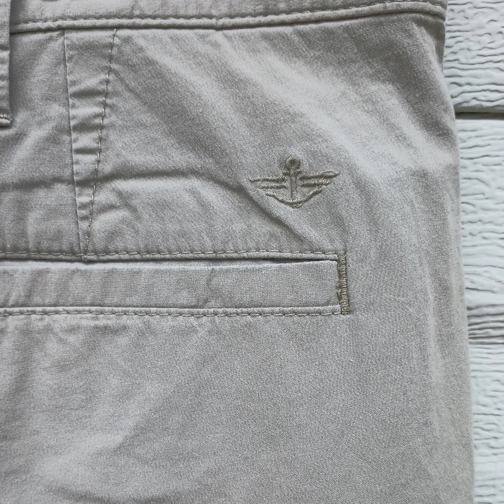 Dockers Perfect Cargo Bermuda Shorts Light Khaki Tan Pockets Athleisure Men 42